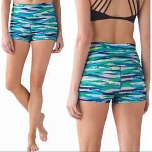 LULULEMON Boogie Roll Down Shorts With Elastic Waist Seven Wonders Multi Green 2